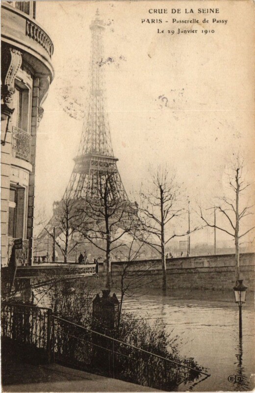 Carte postale ancienne Crue de la Seine - Passerelle de Passy - Le 29 Janvier 1910 à Paris 16e