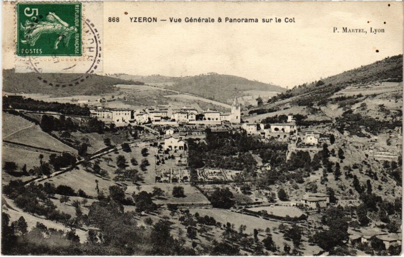 Carte postale ancienne Yzeron - Vue Generale et Panorama sur le Col à Yzeron