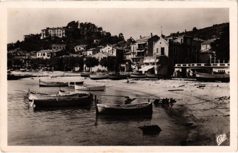 Carte postale ancienne Le Lavandou - Vue générale au Lavandou