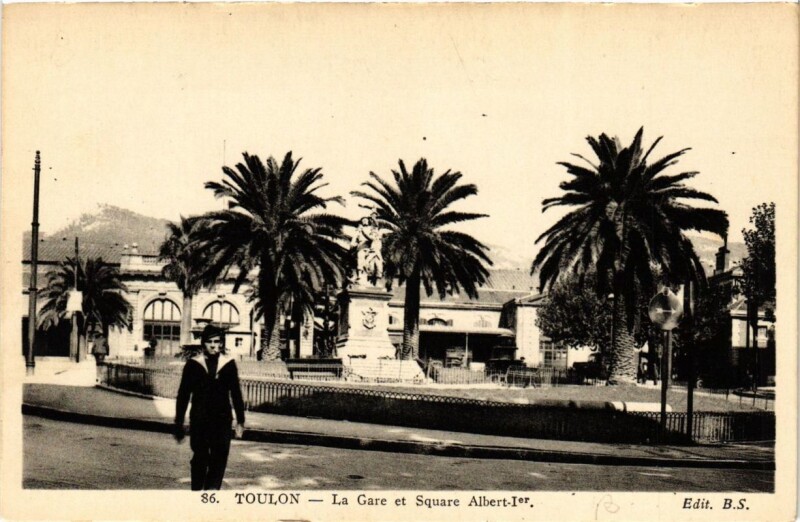 Carte postale ancienne Toulon La Gare et Square Albert Ier à Toulon