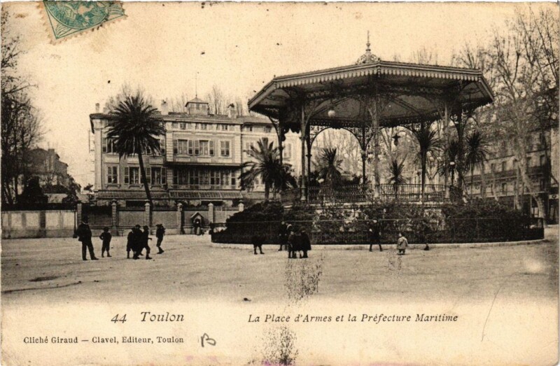 Carte postale ancienne Toulon La Place d'Armes et la Préfecture Maritime à Toulon