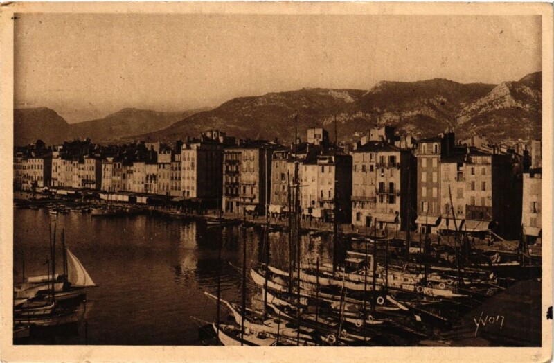 Carte postale ancienne Toulon Vue panoramique sur le Port à Toulon