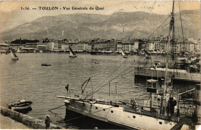 Carte postale ancienne Toulon Vue générale du Quai à Toulon