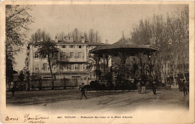 Carte postale ancienne Toulon Place d'Armes et Préfecture maritime à Toulon