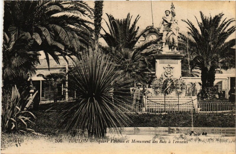 Carte postale ancienne Toulon Square Vauban et Monument des tués a l'ennemi à Toulon
