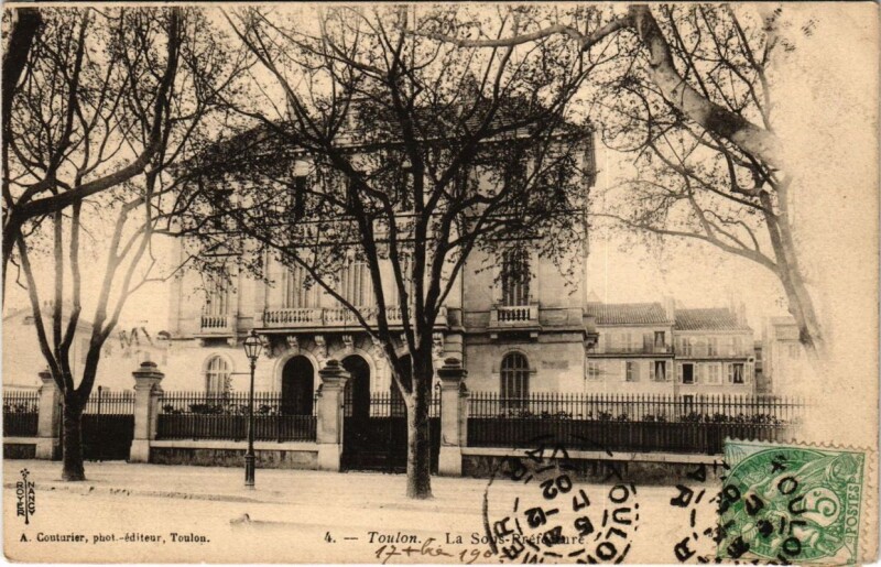 Carte postale ancienne Toulon Le Sous Préfecture à Toulon