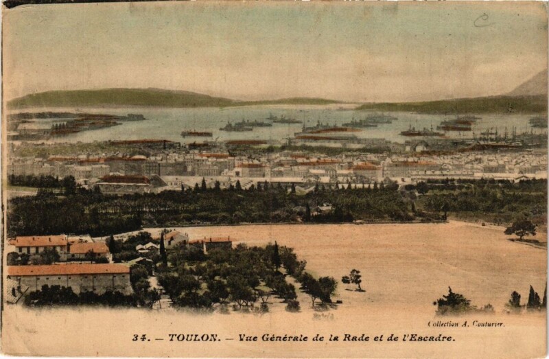 Carte postale ancienne Toulon Vue générale de la Rade et de l'Escadre à Toulon