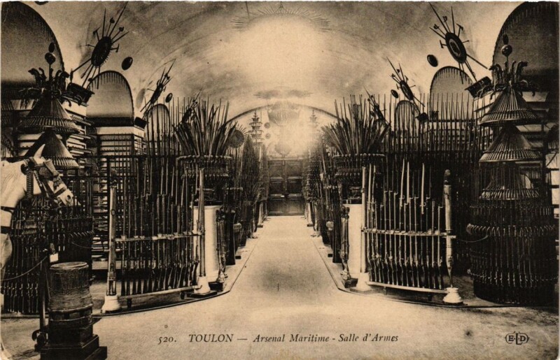 Carte postale ancienne Toulon Arsenal Maritime-Salle d'Armes à Toulon