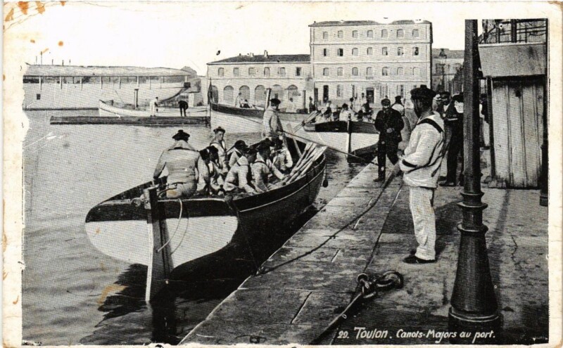Carte postale ancienne Toulon Canots Majors au port à Toulon