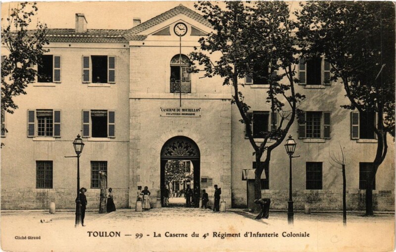 Carte postale ancienne Toulon La Caserne du 4e Régiment d'infanterie Coloniale à Toulon