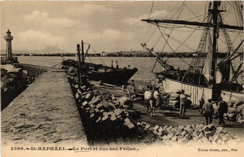 Carte postale ancienne Saint-Raphael - Le Port à Saint-Raphaël