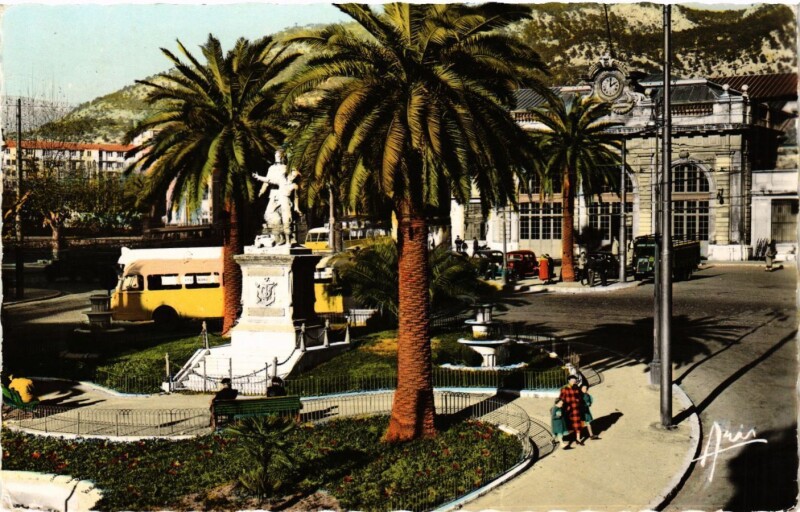 Carte postale ancienne Toulon - Square de la Gare à Toulon