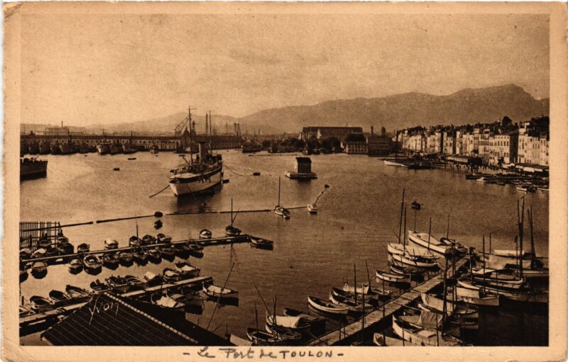 Carte postale ancienne Toulon - Le Port à Toulon
