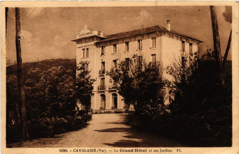 Carte postale ancienne Cavalaire - Le Grand Hotel