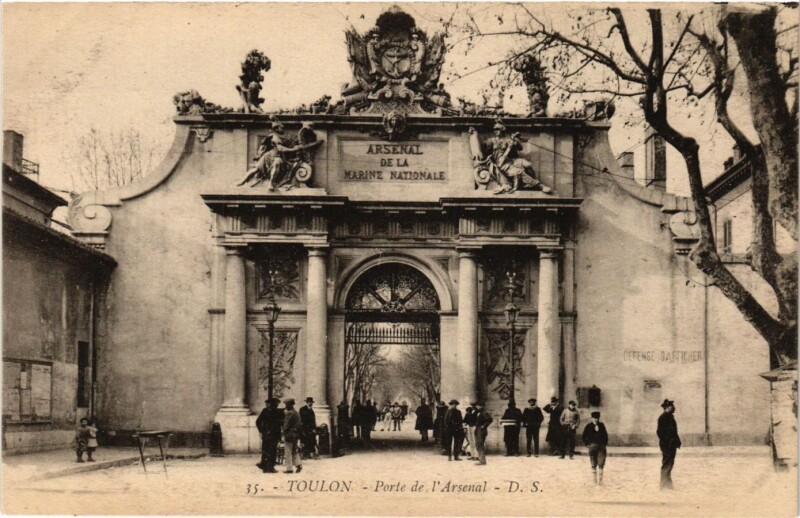 Carte postale ancienne Toulon - Posrte de l'Arsenal à Toulon
