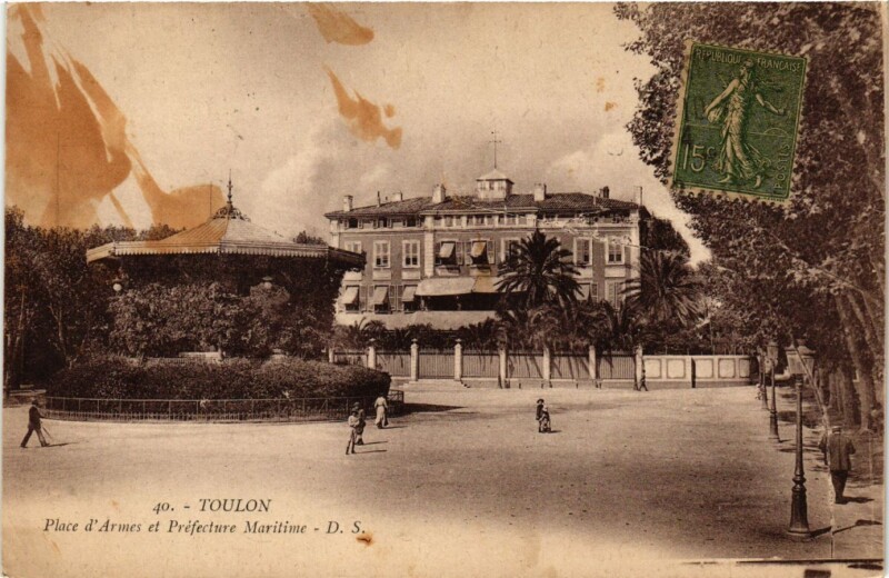 Carte postale ancienne Toulon - Place d'Armes à Toulon