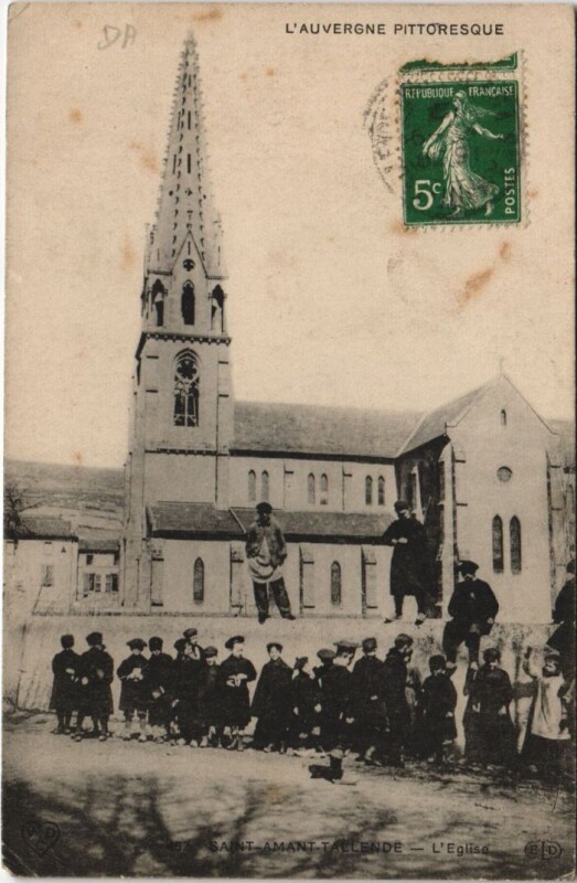 Carte postale ancienne Saint-Amant-Tallende L'eglise à Saint-Amant-Tallende
