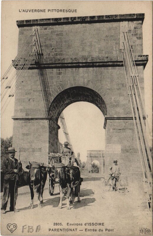 Carte postale ancienne Parentignat Entree du Pont à Parent