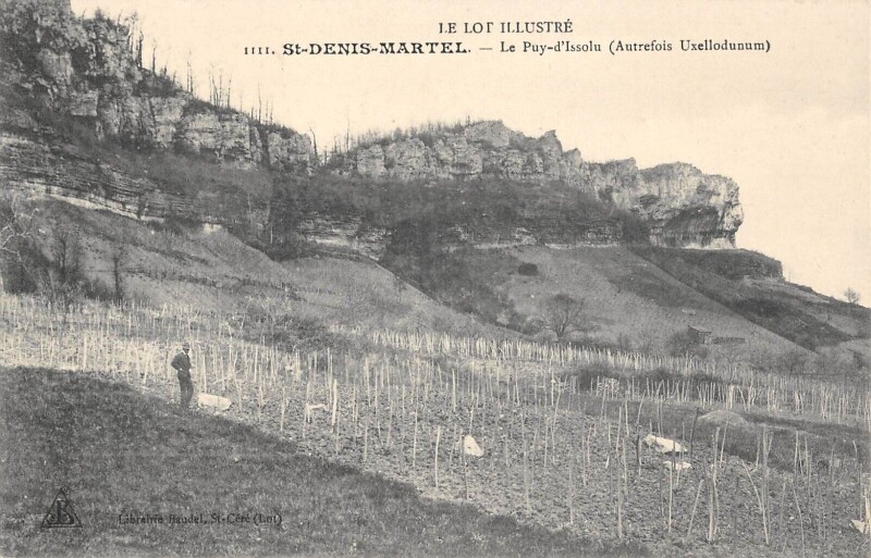 Carte postale ancienne Saint Denis Martel - Le Puy D'Issolu à Martel
