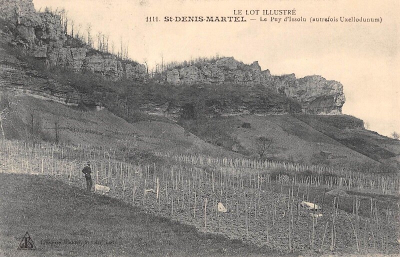 Carte postale ancienne Saint Denis Martel - Le Puy D'Issolu à Martel
