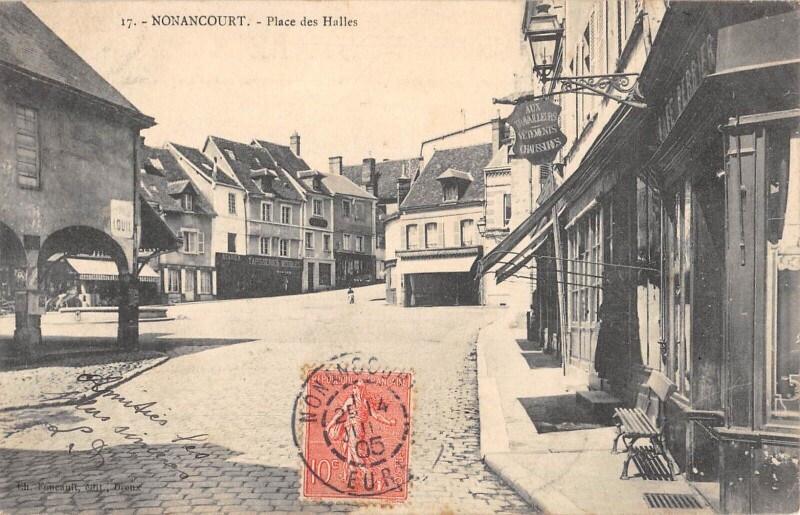 Carte postale ancienne Nonancourt - Place Des Halles à Nonancourt