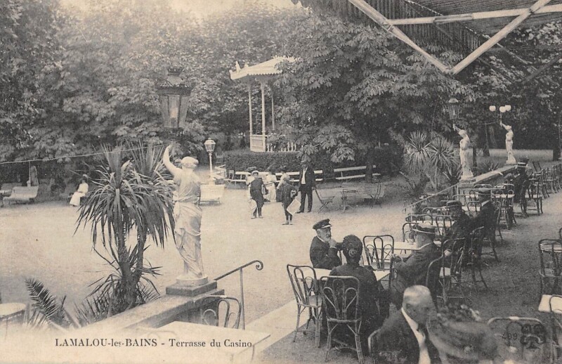 Carte postale ancienne Lamalou - Terrasse Du Casino