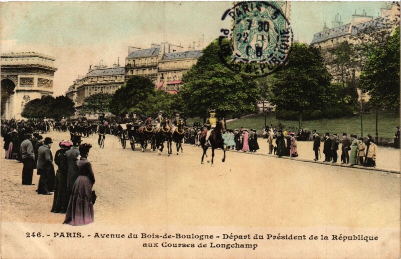 Carte postale ancienne Avenue du Bois-de-Boulogne - Départ du Président de la République aux Courses de Longchamp à Paris 16e