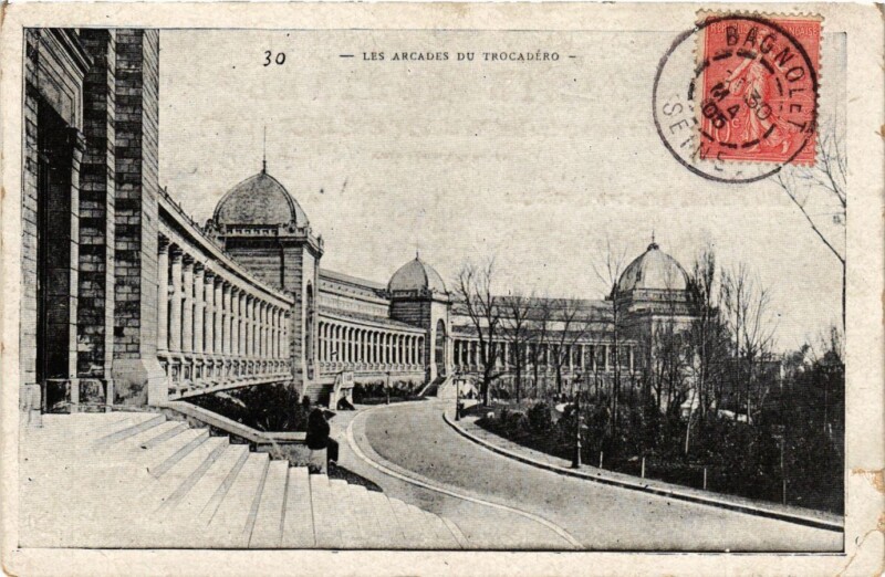 Carte postale ancienne Les Arcades du Trocadéro à Paris 16e