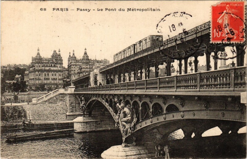 Carte postale ancienne Passy - Le Pont du Métropolitain à Paris 15e