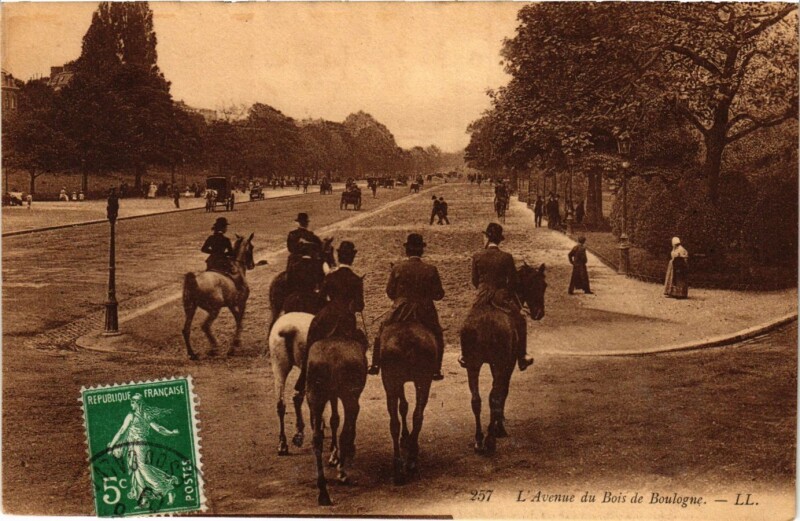 Carte postale ancienne L'Avenue du Bois de Boulogne à Paris 16e