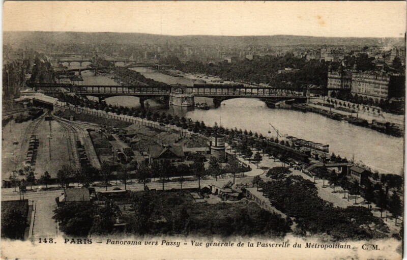 Carte postale ancienne Panorama vers Passy - Vue générale de la Passerelle du Métropolitain à Paris 7e