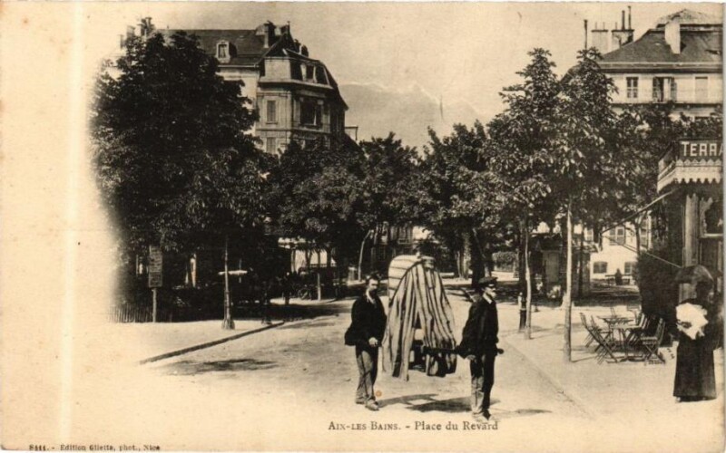 Carte postale ancienne Aix-les-Bains - Place du Revard à Aix-les-Bains