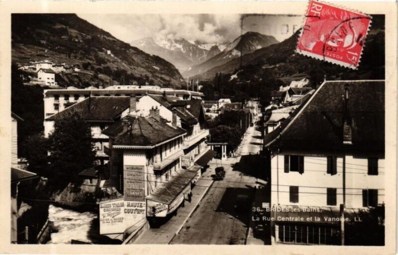 Carte postale ancienne Brides-les-Bains - La Rue Centrale et la Vanoise à Brides-les-Bains