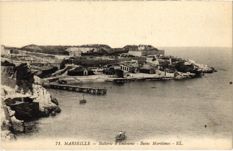 Carte postale ancienne Marseille - Batterie d'Endoume - Bains Maritimes à Marseille