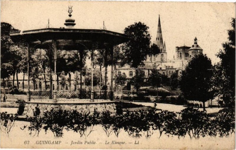 Carte postale ancienne Guingamp - Jardin Public - Le Kiosque à Guingamp