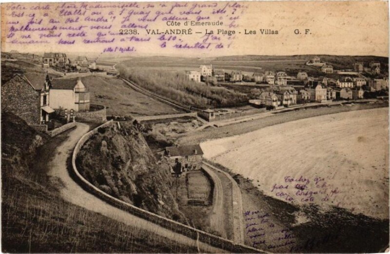 Carte postale ancienne Cote d'Emeraude - Val-Andre - La Plage - Les Villas