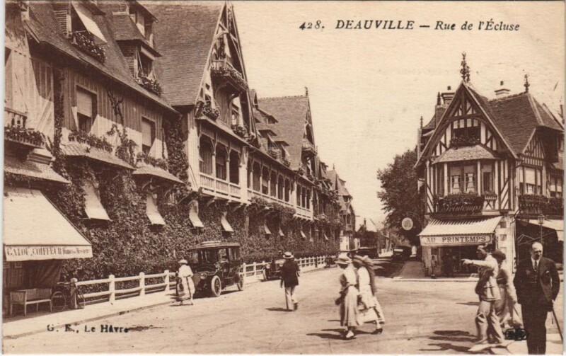 Carte postale ancienne Deauville Rue de l'Ecluse à Deauville