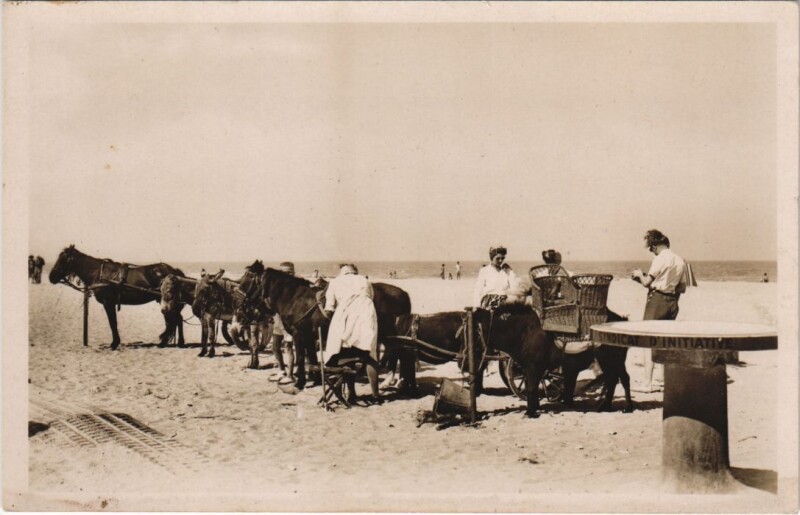 Carte postale ancienne Ouistreham Riva-Bella - Table d'Orientation et la Plage à Ouistreham