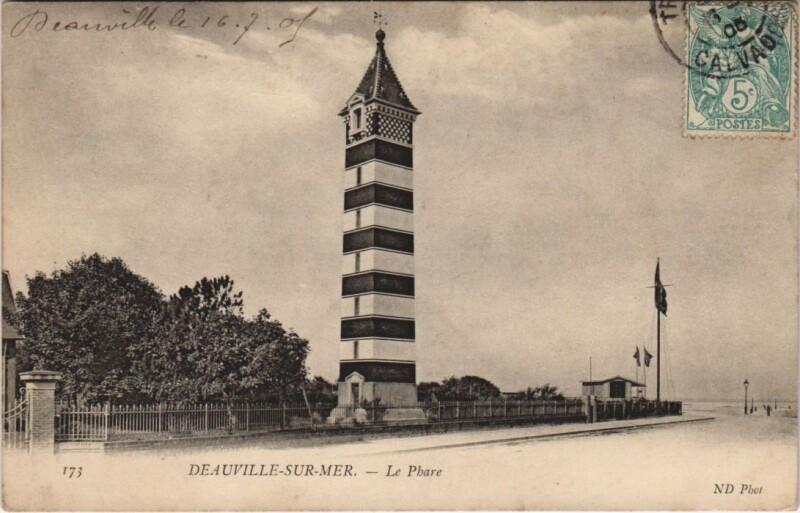 Carte postale ancienne Deauville Le Phare à Deauville