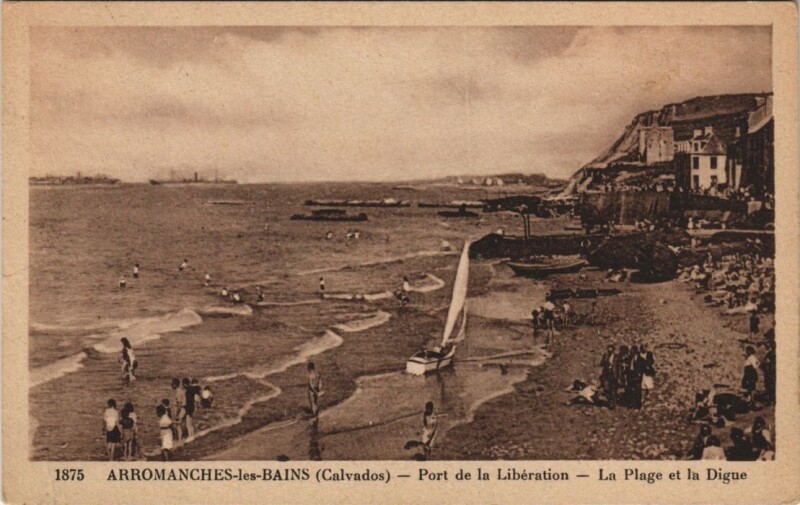 Carte postale ancienne Arromanches Port de la Liberation - La Plage et la Digue