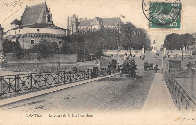 Carte postale ancienne Nantes - Place De La Duchesse Anne à Nantes