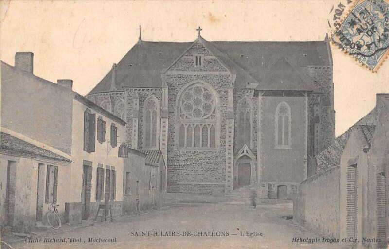 Carte postale ancienne Saint Hilaire De Chaleons - Eglise à Saint-Hilaire-de-Chaléons