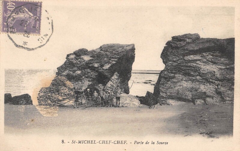 Carte postale ancienne Saint Michel Chef Chef - Porte De La Source à Saint-Michel-Chef-Chef