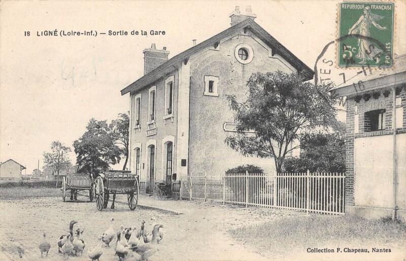 Carte postale ancienne Ligne - Sortie De La Gare à Ligné