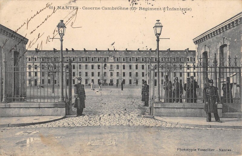 Carte postale ancienne Nantes - Caserne Cambronne - 65e Regiment D'Infanterie à Nantes