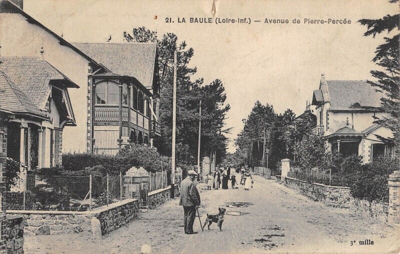 Carte postale ancienne La Baule - Avenue De Pierre Percee