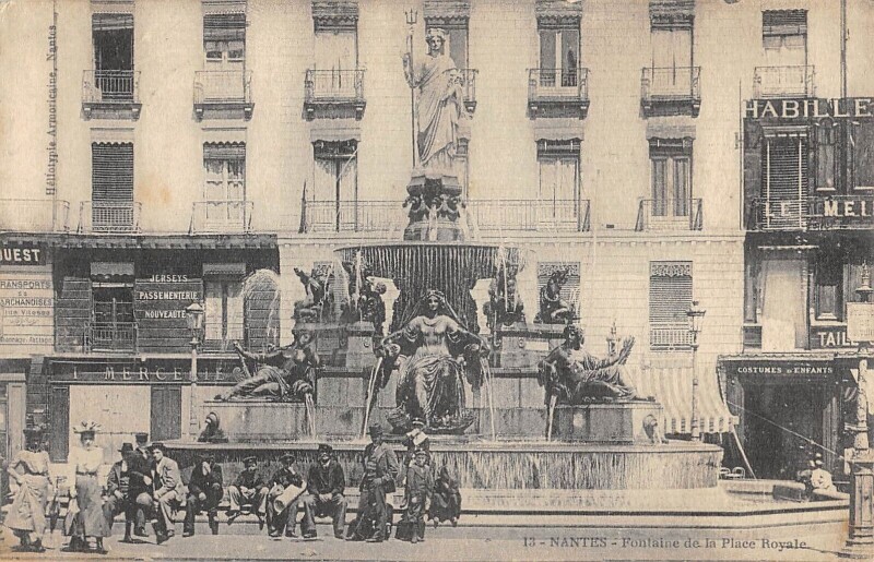 Carte postale ancienne Nantes - Fontaine De La Place Royale à Nantes