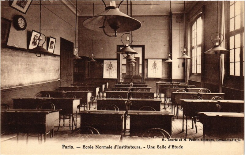 Carte postale ancienne Ecole Normale d'Instituteurs - Une Salle d'Etude à Paris 16e