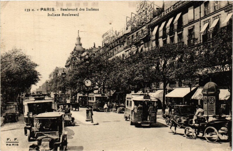Carte postale ancienne Paris 9e - Boulevard des Italiens à Paris 9e
