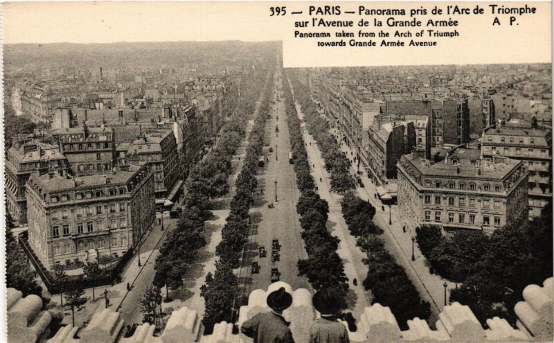 Carte postale ancienne Panorama pris de l'Arc de Triomphe sur l'Avenue de la Grande Armée à Paris 16e